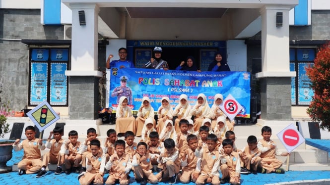 Polres Lampung Barat menerima kunjungan SD IT Daarul Qudwah