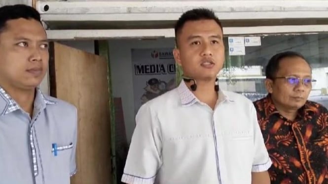 Tim Kuasa Hukum paslon Mubaraq 01 datangi kantor KPU dan Bawaslu.