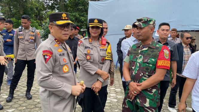 Kapolda Lampung, Irjen Pol Helmy Santika mengecek TPS.