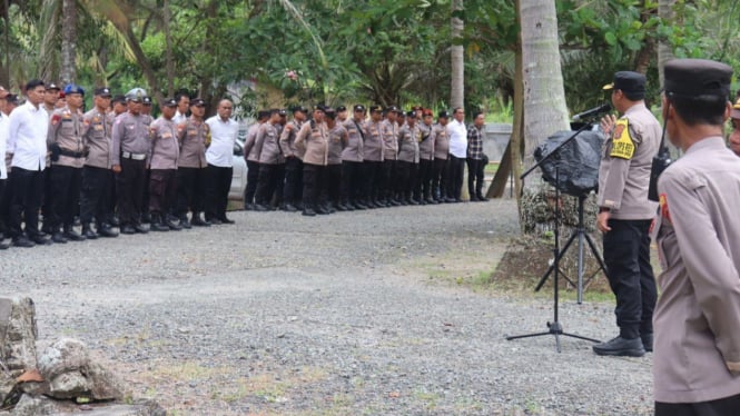 Polres Lampung Selatan apel pengamanan pleno rekapitulasi suara.