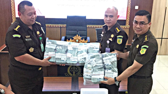Barang bukti yang diperlihatkan Kejati Lampung
