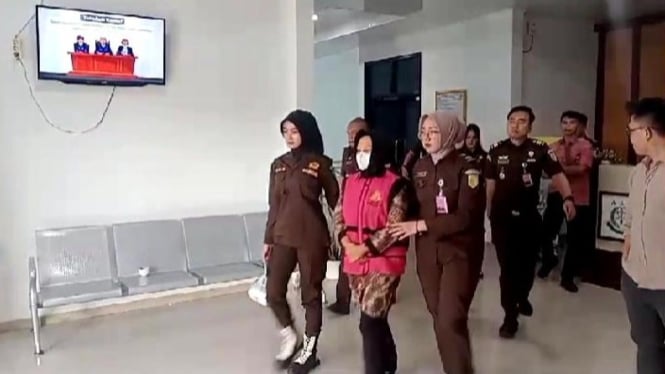 Herawati, Kadis PPKBP3A Mesuji ditahan kejaksaan terkait korupsi.