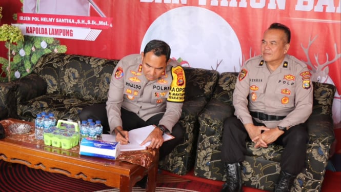 Kapolres Lampung Barat meninjau pos pelayanan dan pengamanan Nataru