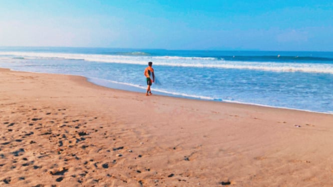 Wisatawan Mancanegara Hendak Surfing di Pantai Pesisir Barat