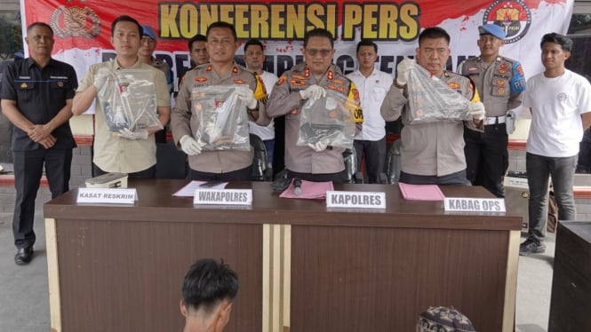 Polres Lampung Tengah membongkar pembuatan senjata api rakitan.