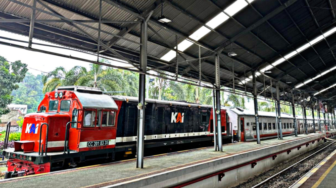 Kereta Api di Stasiun Tanjungkarang Lampung