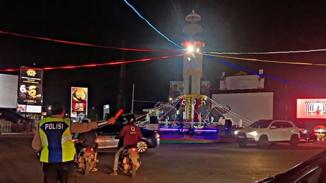 Suasana di Tugu Adipura Bandar Lampung