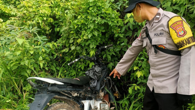 Motor hilang dicuri ditemukan di semak-semak.