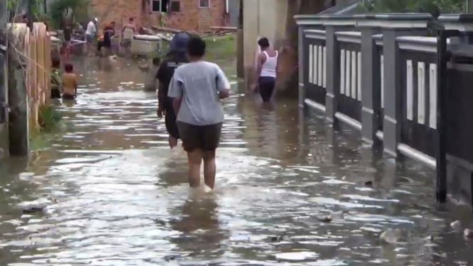 Banjir di kompleks perumahan Kelurahan Way Dadi