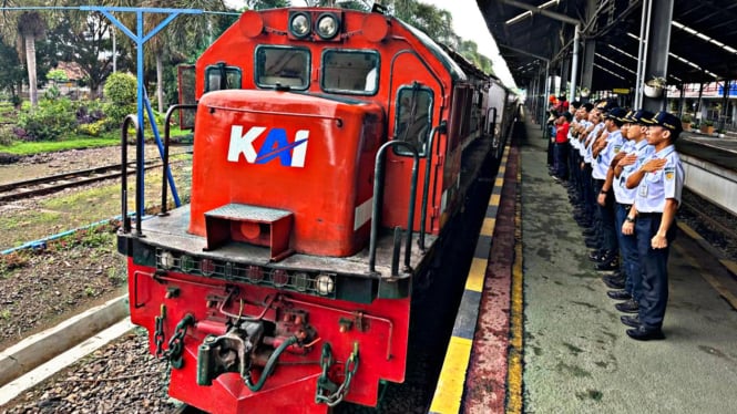 Suasana di stasiun Tanjungkarang