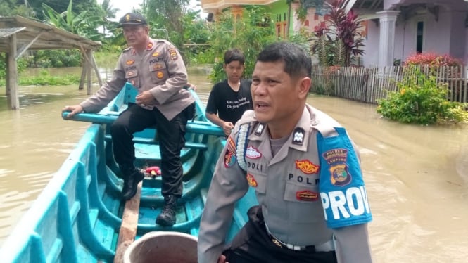 Banjir melanda Dusun Umbul Besar, Kecamatan Sragi, Lampung Selatan.