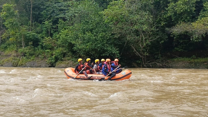 Tim SAR lakukan pencarian balita tenggelam di Sungai Umpu
