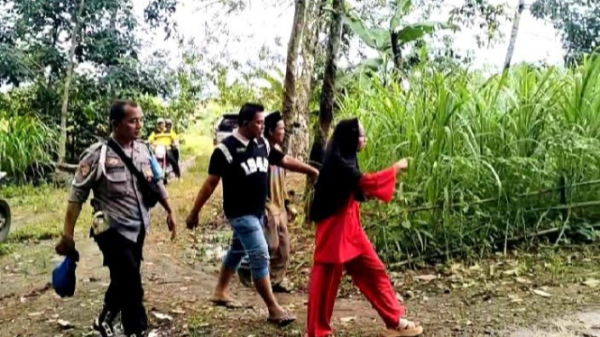 Petugas bawa ibu bayi tenggelam di Sungai Umpu Way Kanan.