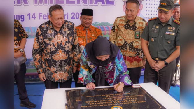 Penandatanganan prasasti peresmian JPO