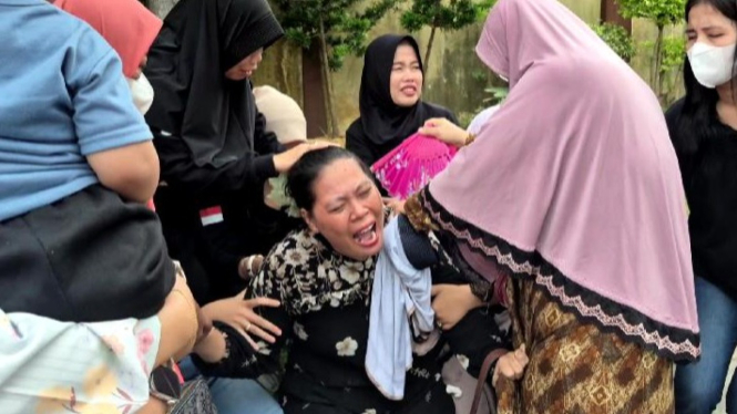 Ibu Korban Pembunuhan menangis histeris di Polda Lampung