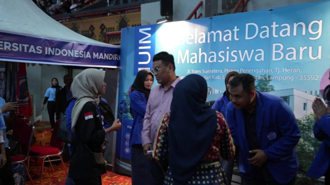 Uya Kuya, anggota DPR Komisi IX berikan motivasi kepada peserta.