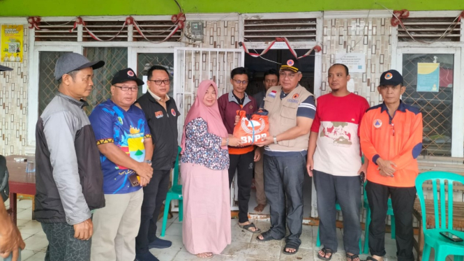 BPBD Pesawaran Salurkan Bantuan ke Warga Terdampak.