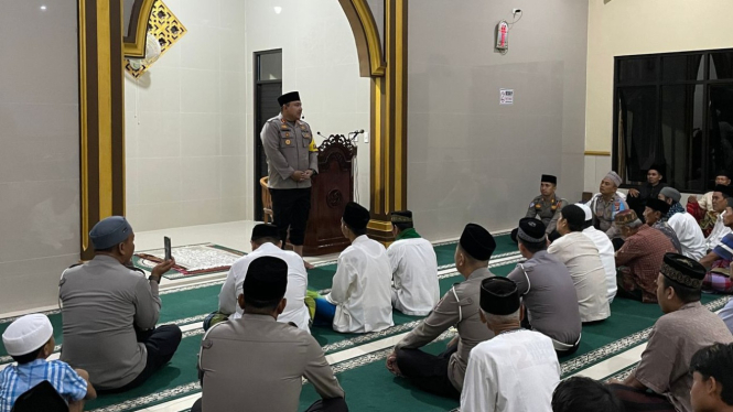 Kapolres Lampung Selatan gelar safari subuh di Masjid.