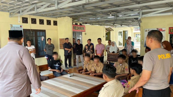 Polres Lampung Selatan mengamankan pelajar terlibat tawuran.
