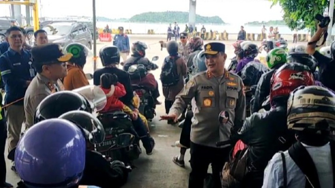 Kabaharkam Polri, Komjen Pol Fadil Imran di Pelabuhan Bakauheni.