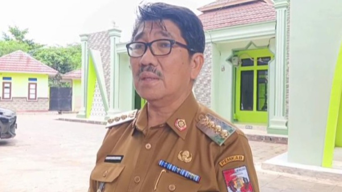 Bupati Lampung Utara, Hamartoni Ahadis.