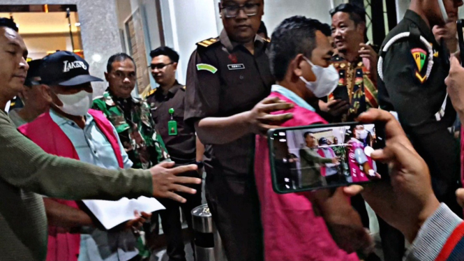 Mantan Bupati Lampung Timur pakai topi