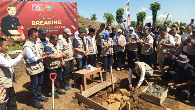 Groundbreaking sekolah unggulan KKSS.