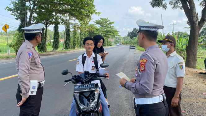 Sosialisasi pemutihan pajak dan kelengkapan surat kendaraan.