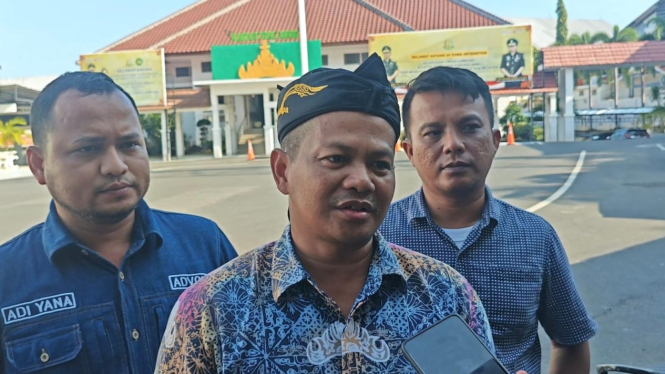 Dr. Januri, tim advokat dari LBH Albantar saat diwawancarai