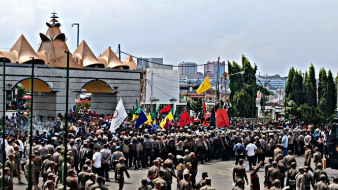 Suasana aksi petani singkong di Kantor Gubernur Lampung