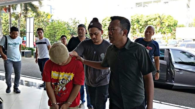 Bandar narkotika kaos merah