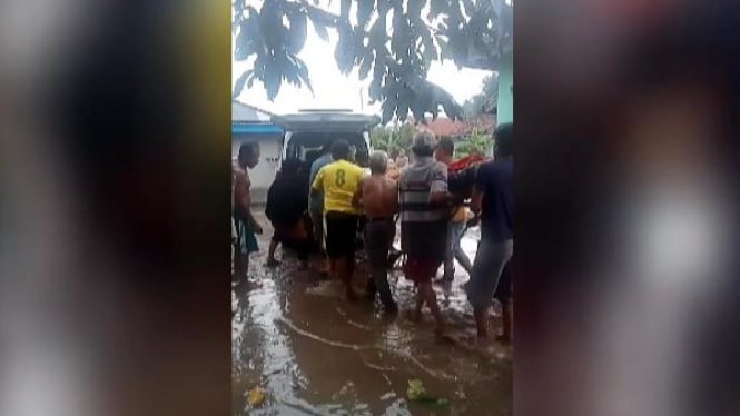 Tangkap layar proses evakuasi IRT digigit buaya.