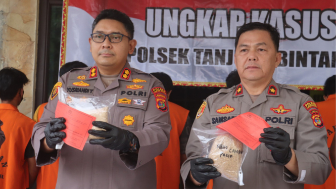 Kapolres Lampung Selatan  perlihatkan barang bukti