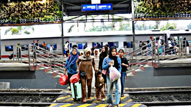 Suasana di stasiun tanjungkarang