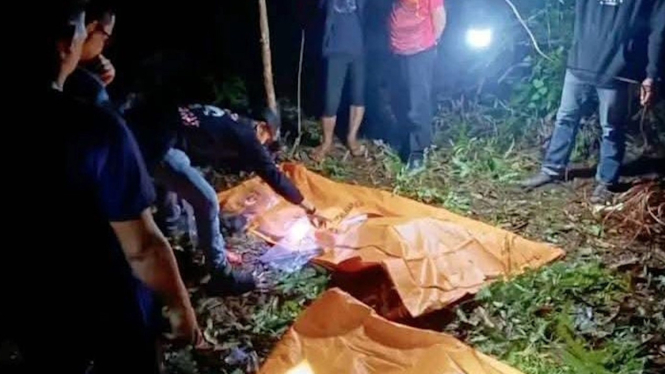 Evakuasi penemuan jasad 2 bocak kakak beradik tewas.