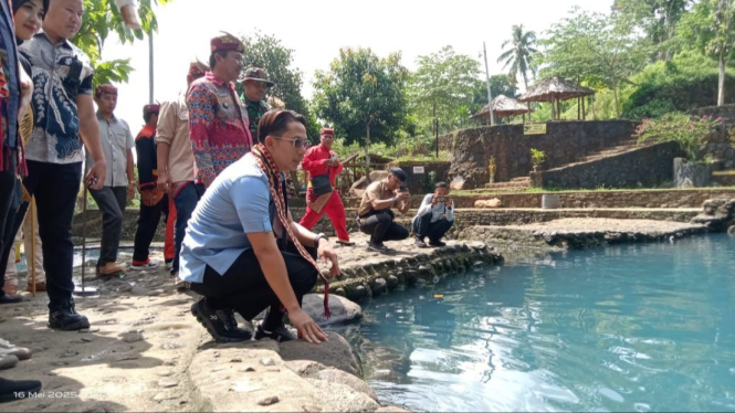 Bupati Egi saat meninjau lokasi