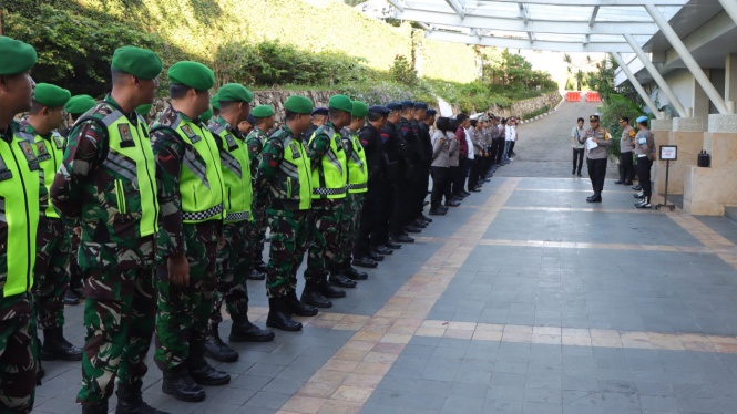 TNI Polri lakukan pengamanan rapat pleno surat suara PSU Pesawaran.