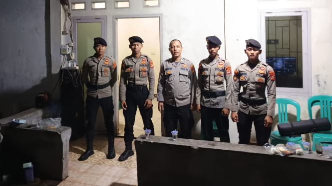 Polres Pesawaran pengamanan gudang logistik KPU.