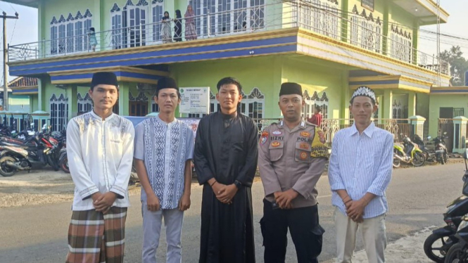 Personel Polsek Kedondong amankan Sholat Idul Adha.