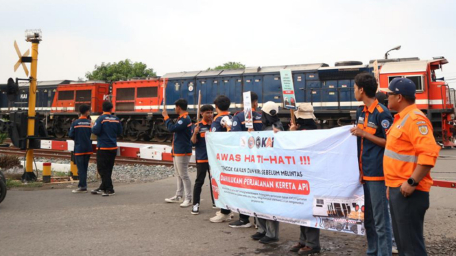 PT KAI Sosialisasi di Perlintasan Kereta Api