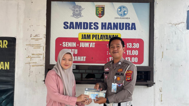 Satlantas Polres Pesawaran buka layanan pajak melalui samsat Desa.