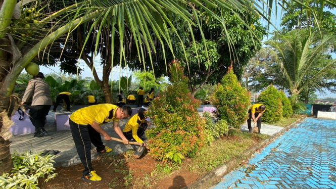 Polres Pesawaran gelar aksi bersih-bersih.