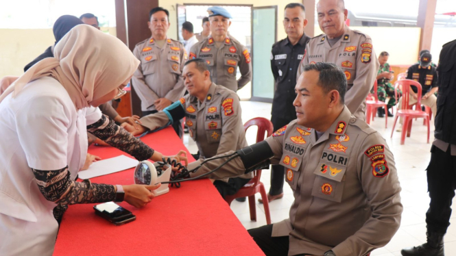 Polres Lampung Barat gelar donor darah.