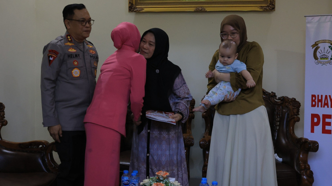 Kapolda Lampung kunjungi keluarga Briptu Anumerta Ghalib Surya.