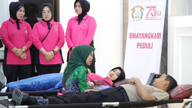 Polres Pesawaran gelar donor darah warnai Hari Bhayangkara ke-79.