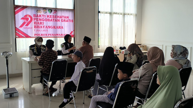 Polres Pesawaran gelar bakti kesehatan pengobatan gratis.