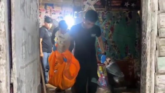 Polisi evakuasi jasad bocah perempuan 10 tahun di Mess Karyawan.