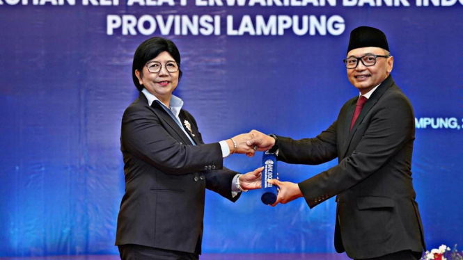Bimo Epyanto bersama Deputi Gubernur Senior BI