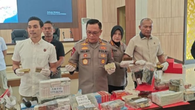 Polda Lampung membongkar sindikat penjualan senpi dan amunisi.