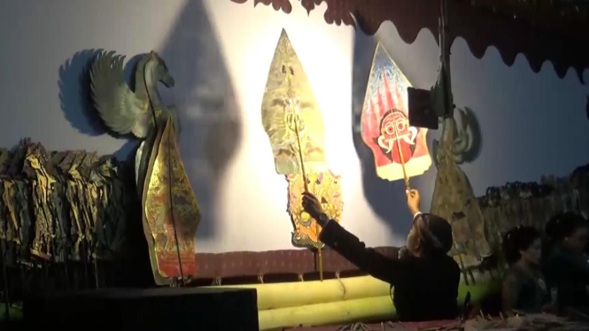 Pertunjukan Wayang Kulit Peringati HUT ke-60 Kampung Sriwijaya.